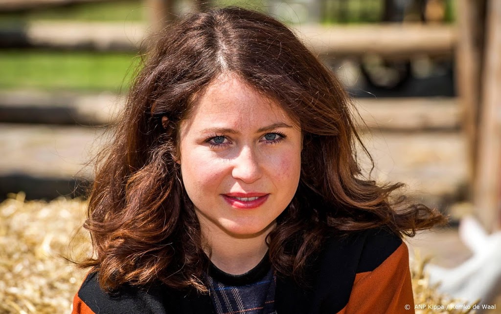 Sanne Vogel neemt afscheid van geliefde kater Meneertje | RTL Boulevard